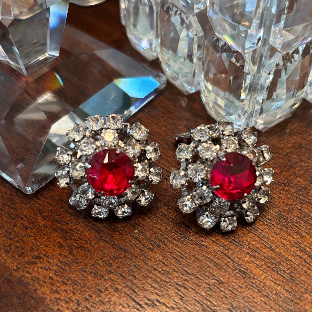 Beautiful Vintage Rhinestone Earrings!